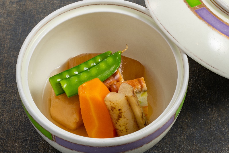 季節の野菜の炊き合わせ