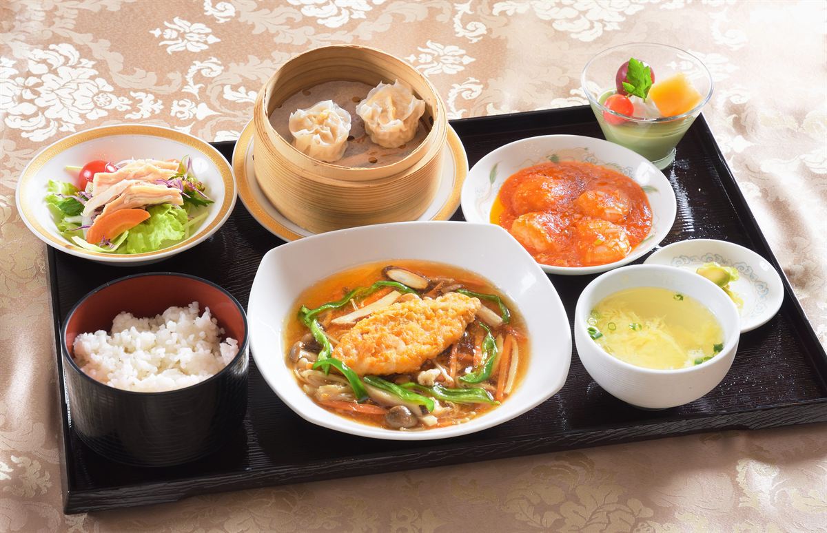 秋鮭のフライ 野菜たっぷり醤油あんかけ